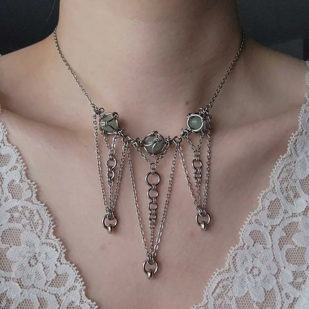 Gothic princess chandelier statement silver necklace with a small silver chain - Picture 4 of 6